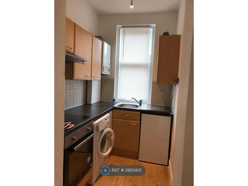 Property photo 3 of 8 Kitchen
