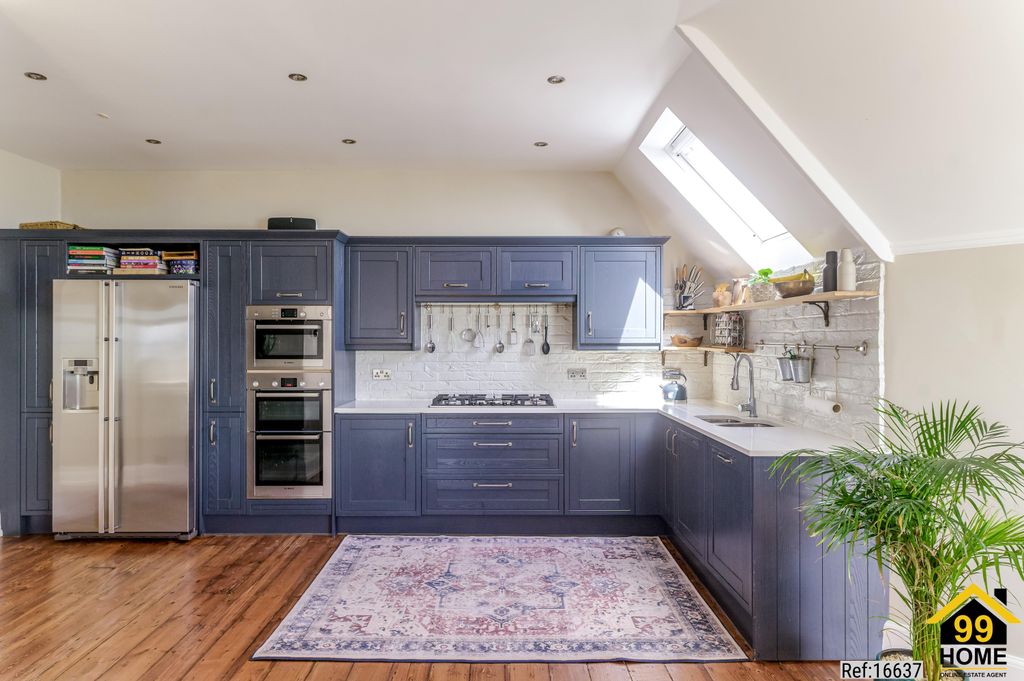 Property photo 2 of 17 Photo 1