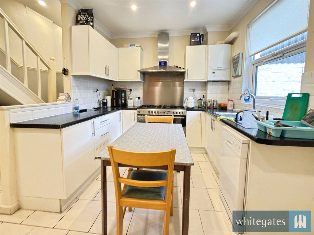 Property photo 2 of 17 Picture No. 12