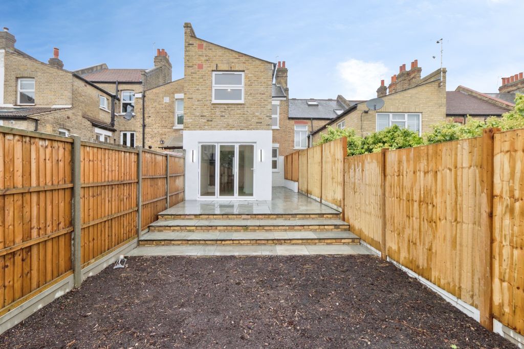Property photo 2 of 22