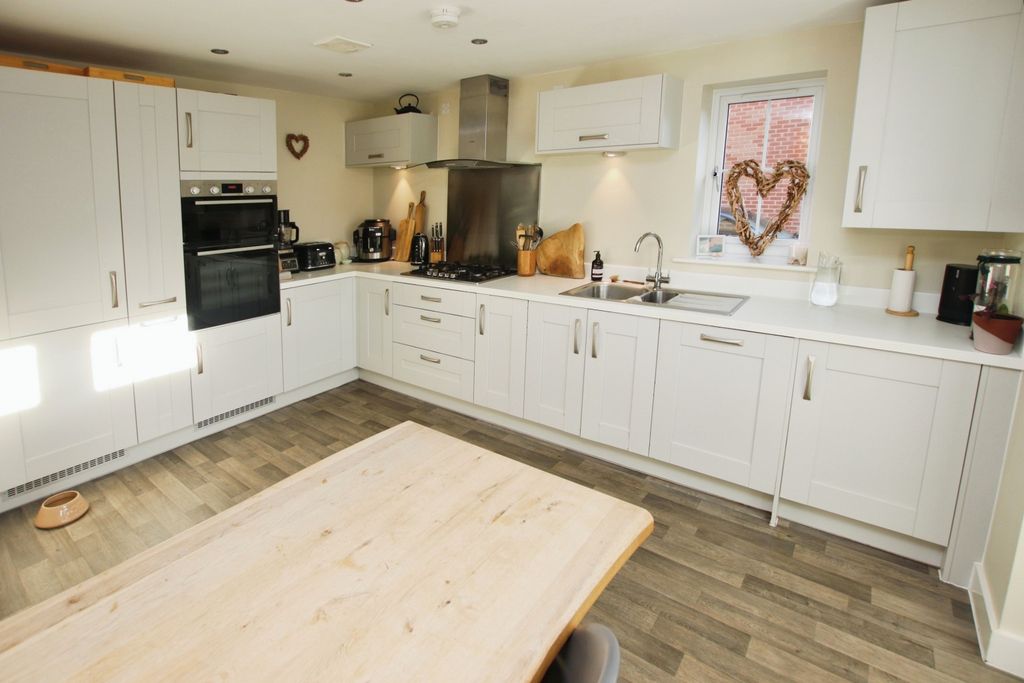 Property photo 2 of 29 5025892