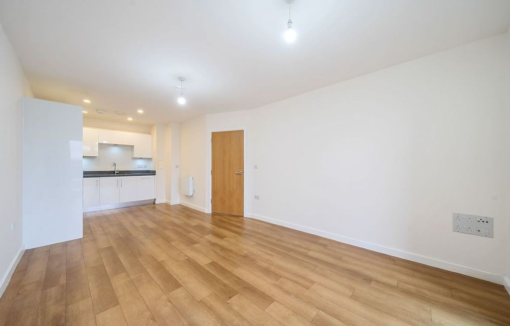 Property photo 2 of 8