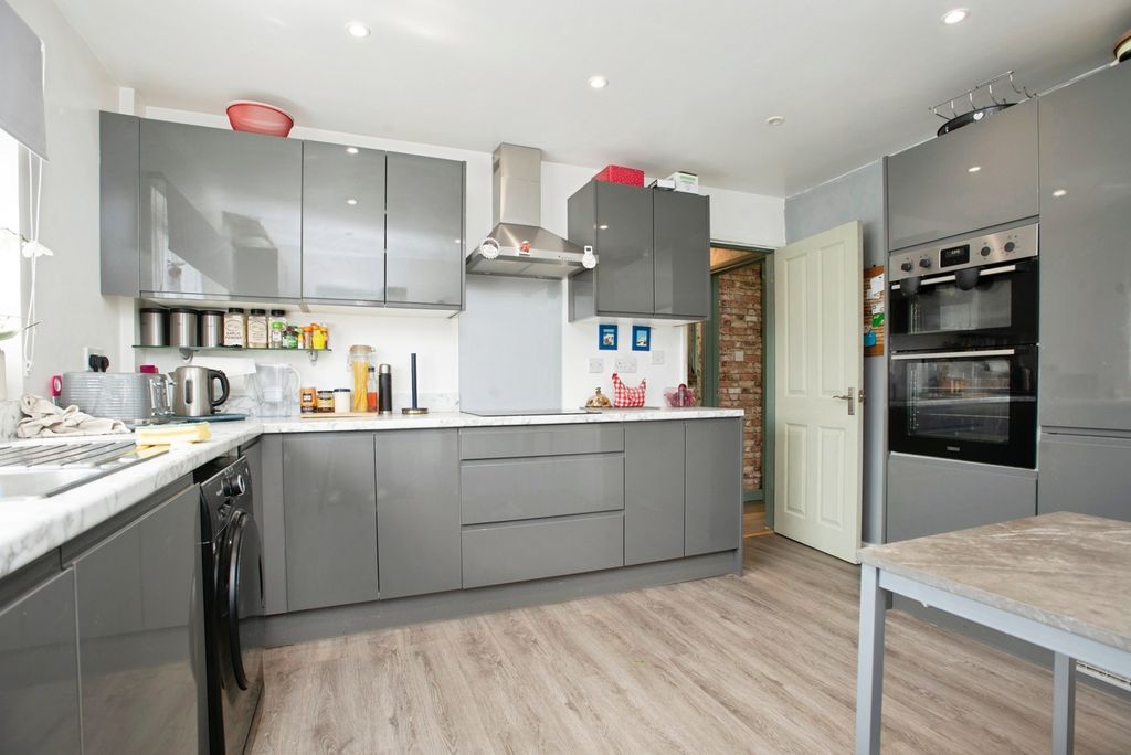 Property photo 2 of 20 Pbox-Img.Jpg