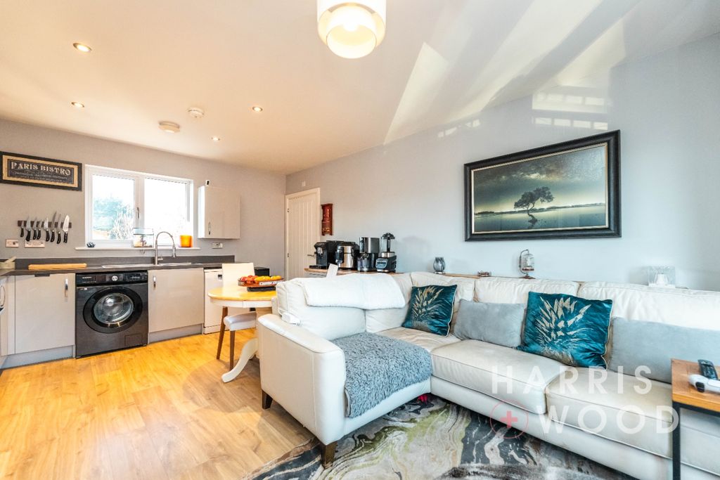 Property photo 2 of 21 4781042