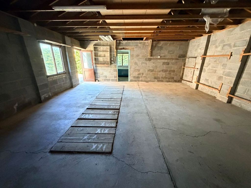 Property photo 3 of 12 Garage 1 Isgarn