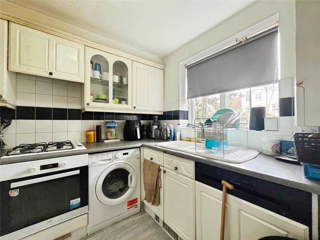 Property photo 2 of 5 Kitchen