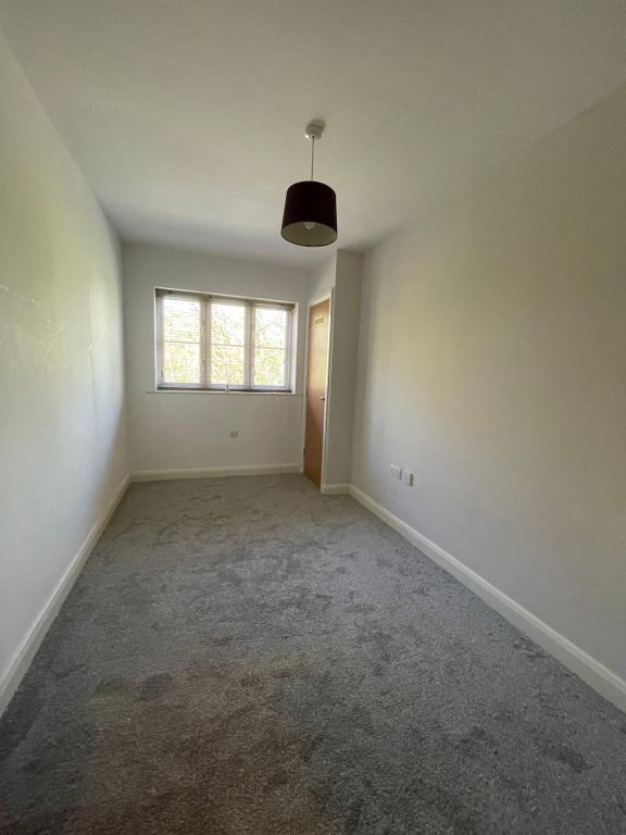 Property photo 3 of 6 Bedroom