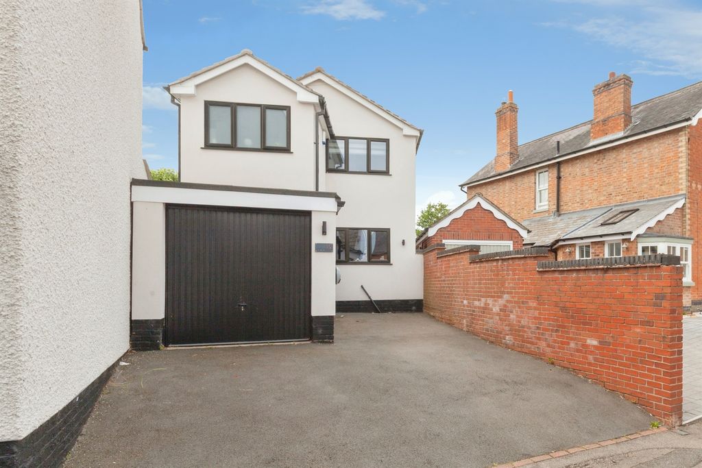 Property photo 2 of 20