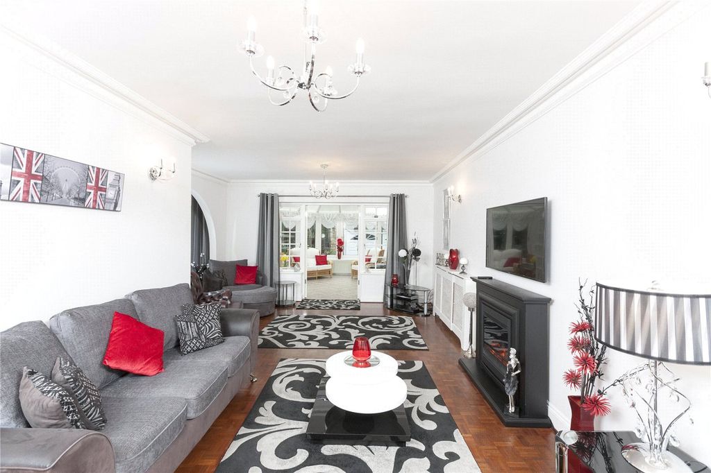 Property photo 2 of 16 Living Room