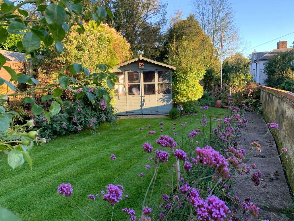 Property photo 3 of 20 Garden