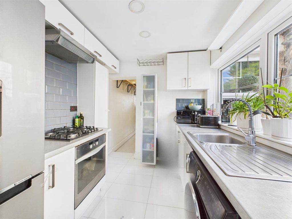 Property photo 3 of 20 Cam02885G0-Pr0410-Still015.Jpg