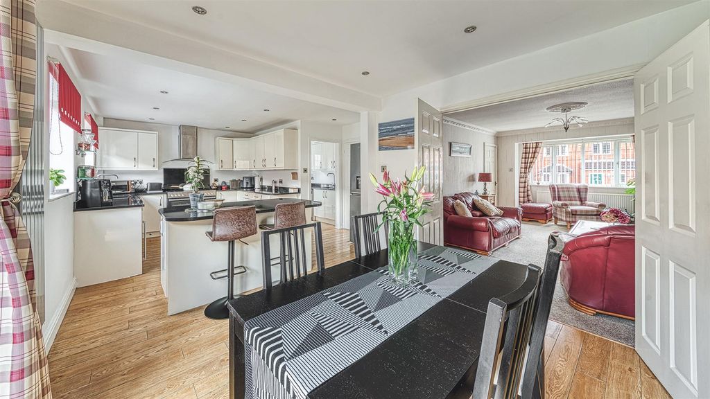 Property photo 2 of 40