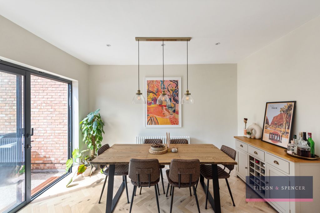 Property photo 2 of 15 170720252_Tils_46 Mafeking Road _N17 9Bg_012_Wm