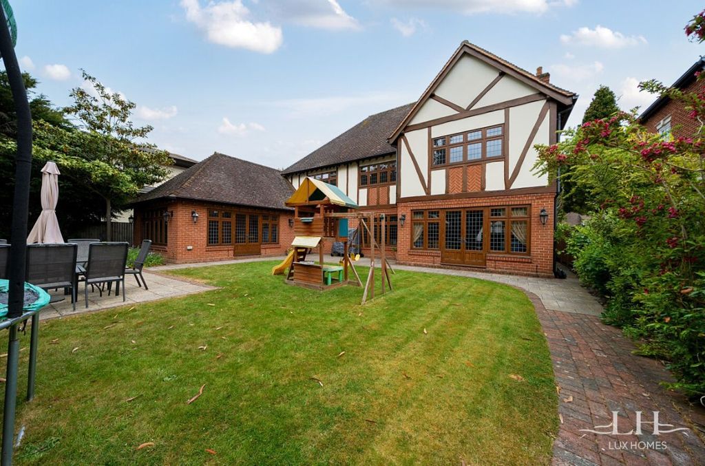 Property photo 2 of 21