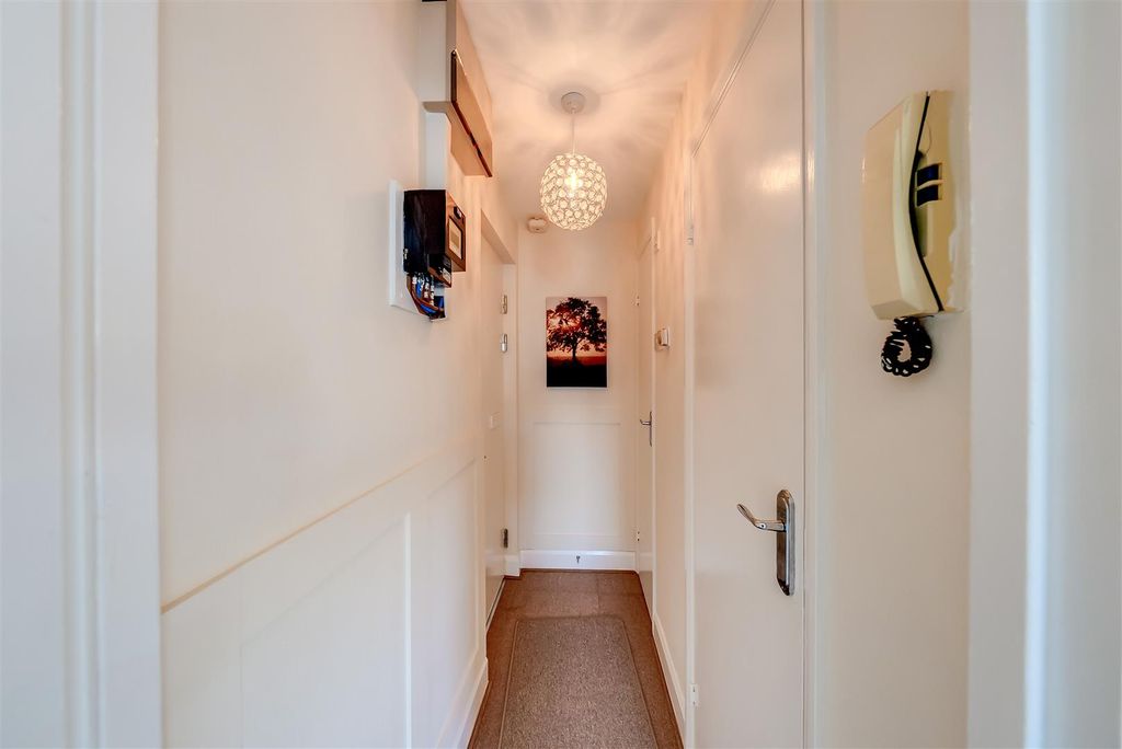 Property photo 3 of 8 Entrance Hall.Jpg