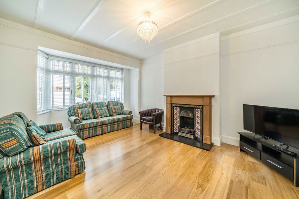 Property photo 2 of 8