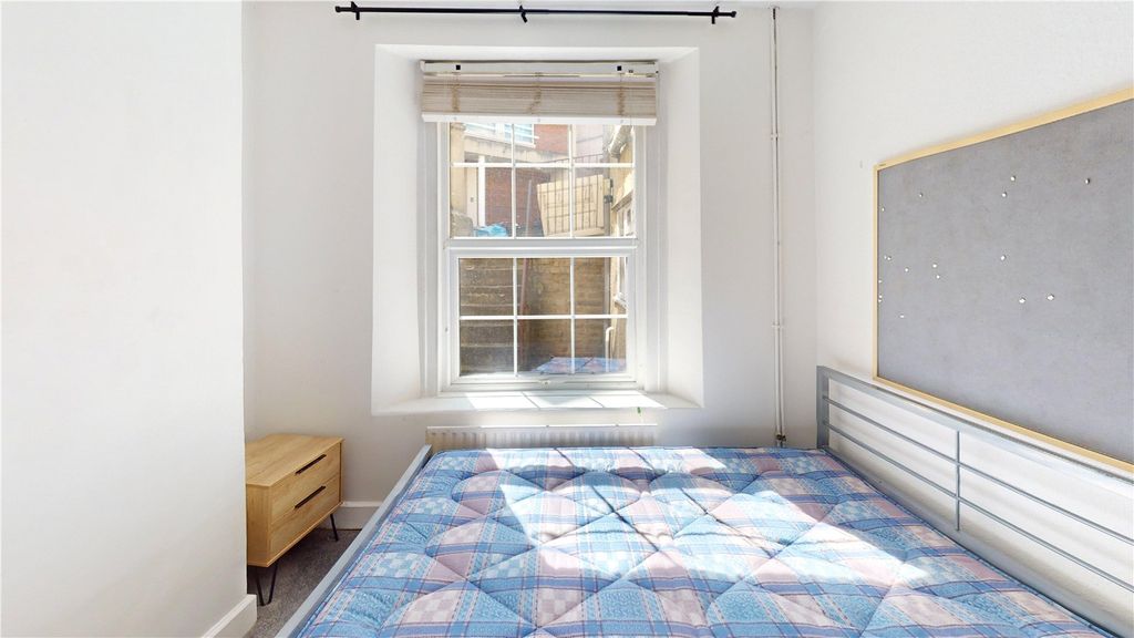 Property photo 3 of 8 Picture No. 15