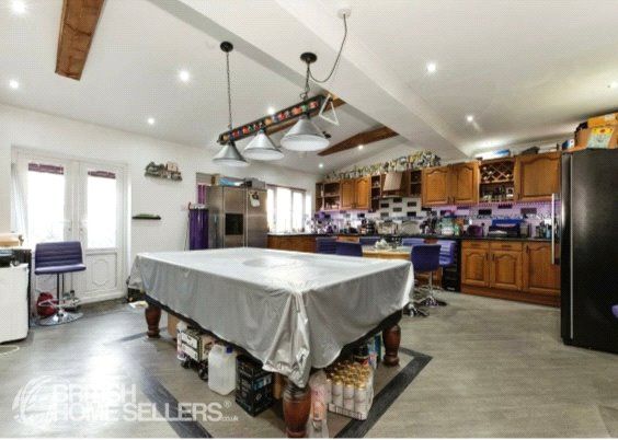 Property photo 2 of 11 Picture No. 14