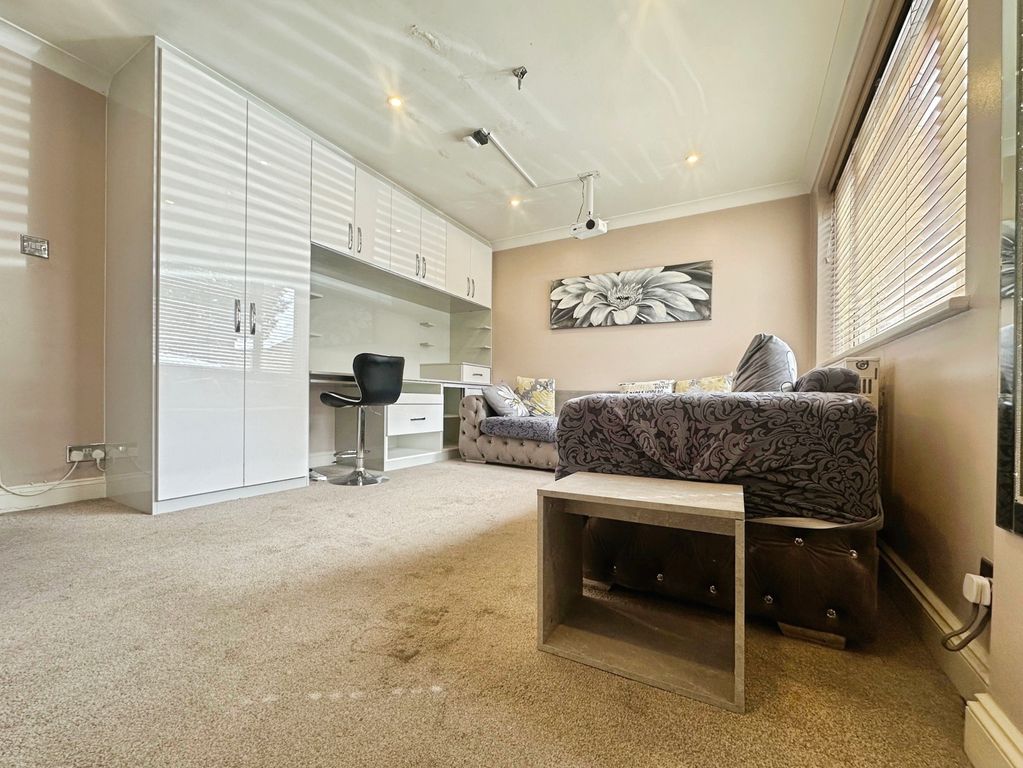Property photo 2 of 8 Pbox-Img.Jpg