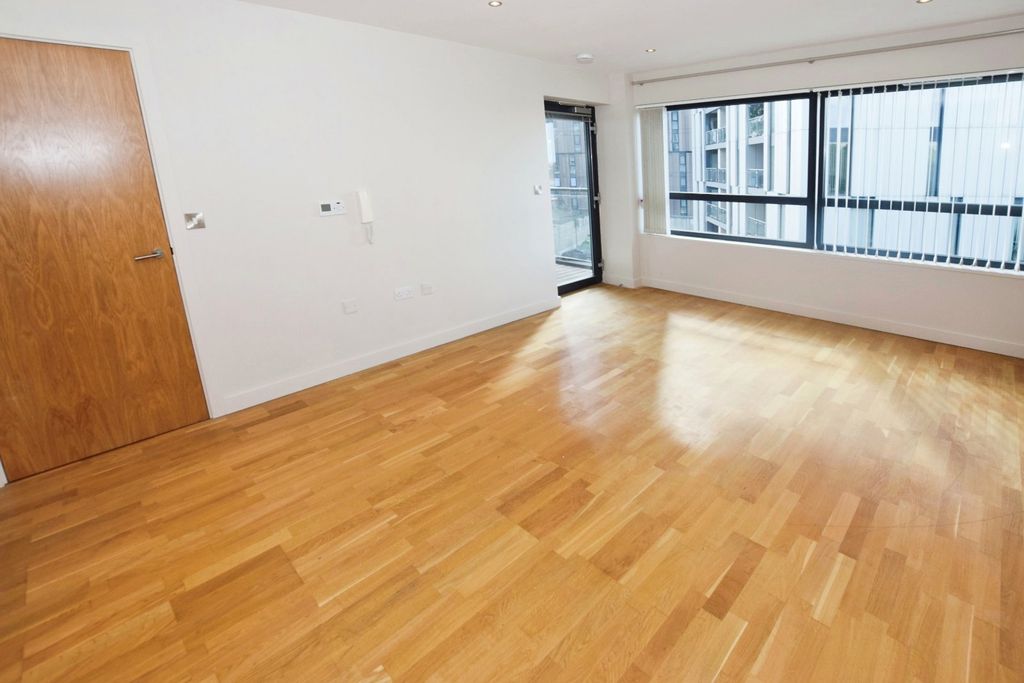 Property photo 2 of 27 Picture No. 55