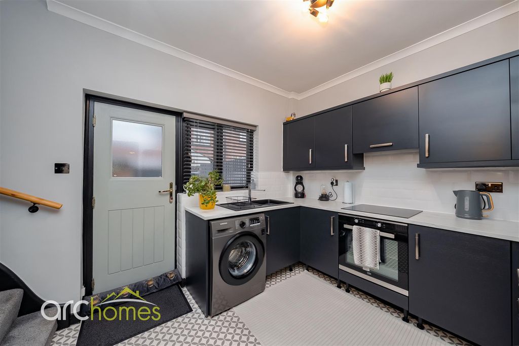 Property photo 3 of 25 Bowlinggreen-6.Jpg