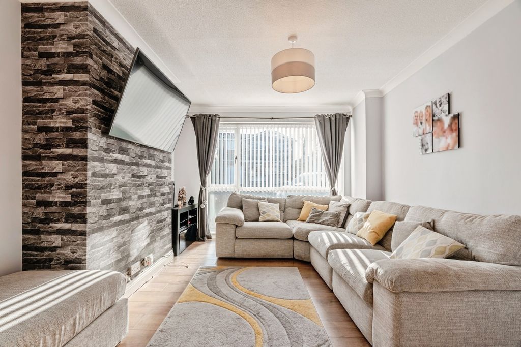 Property photo 2 of 28 Pbox-Img.Jpg