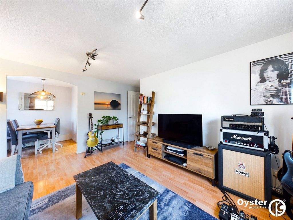 Property photo 1 of 13 Living Room