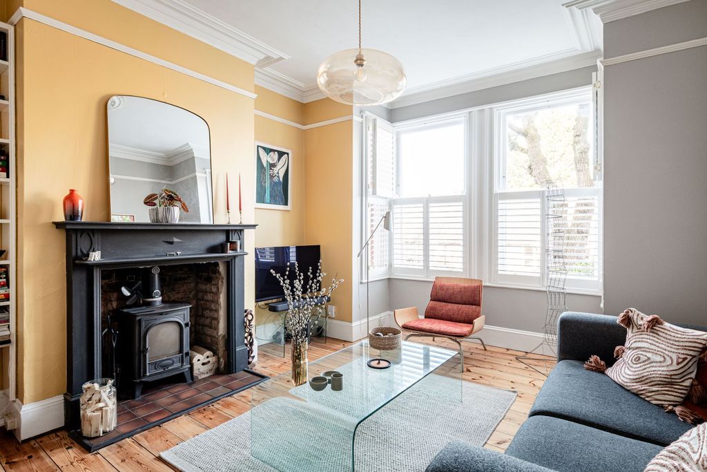 Property photo 2 of 17