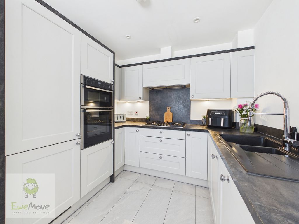 Property photo 2 of 19 Kitchen Dining Room