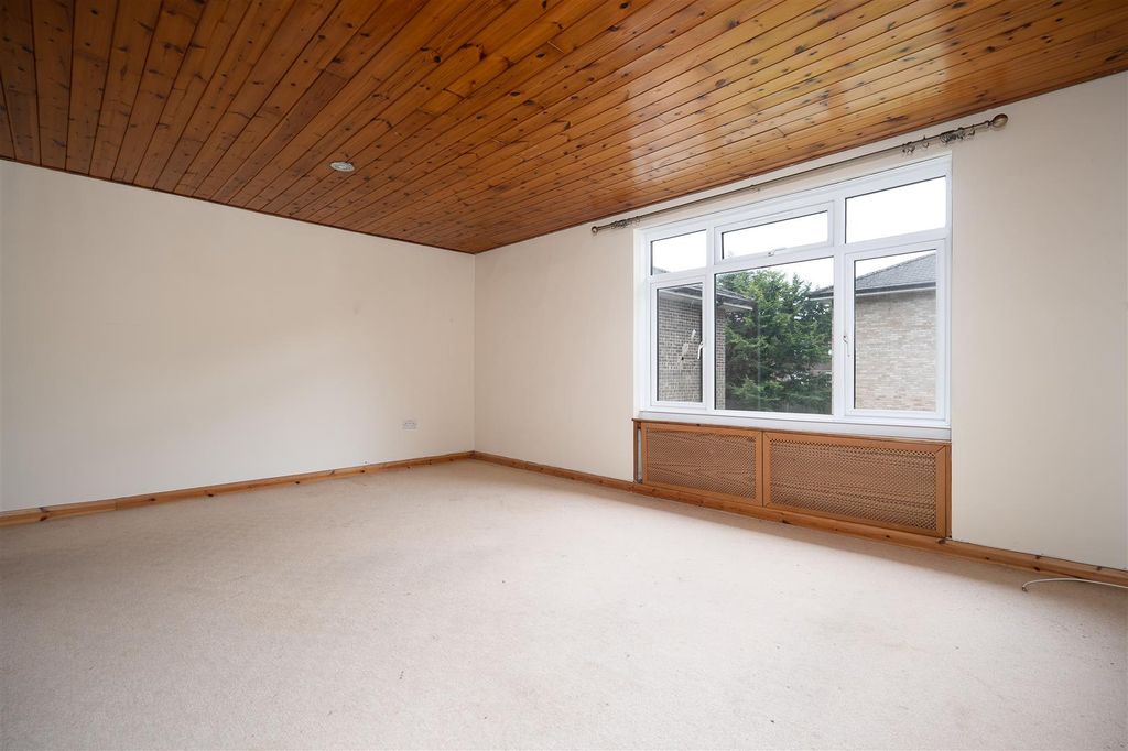 Property photo 3 of 16 Living Room