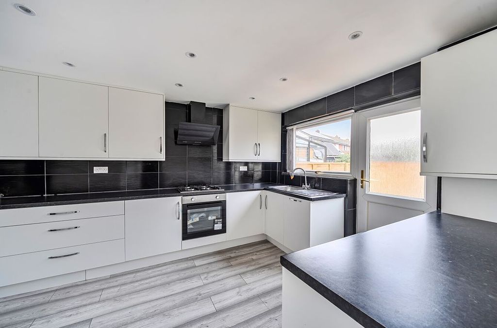 Property photo 2 of 18 13626091668De9d6857735