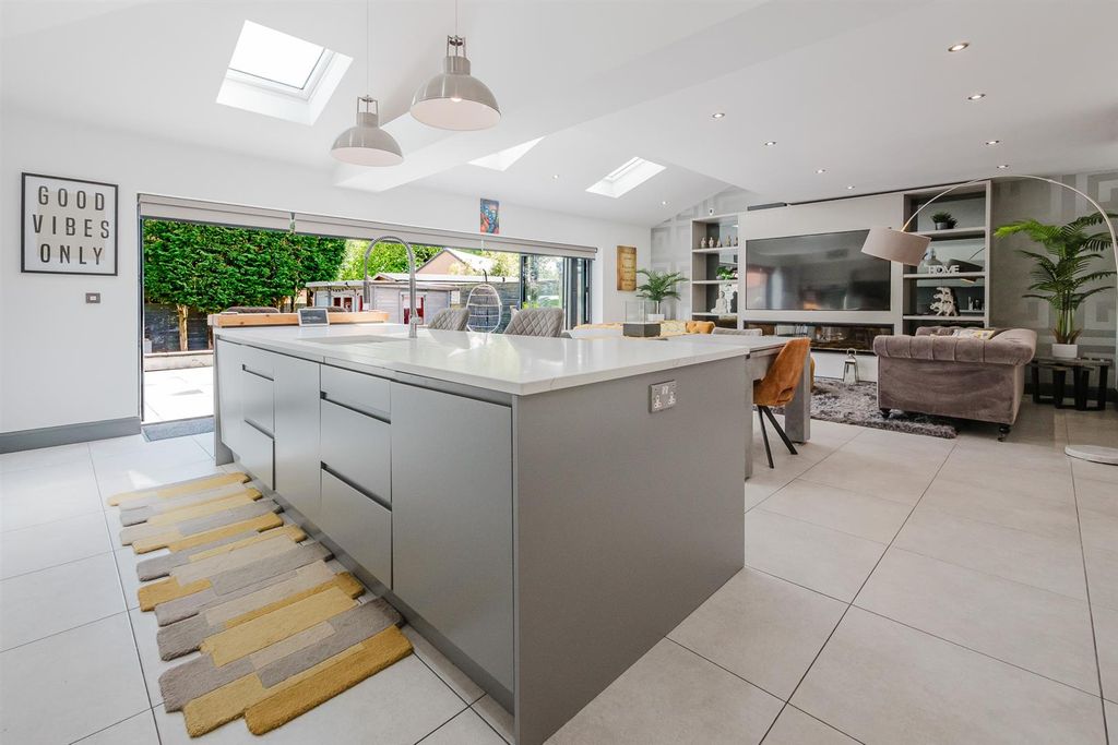 Property photo 2 of 26 Dining Kitchen