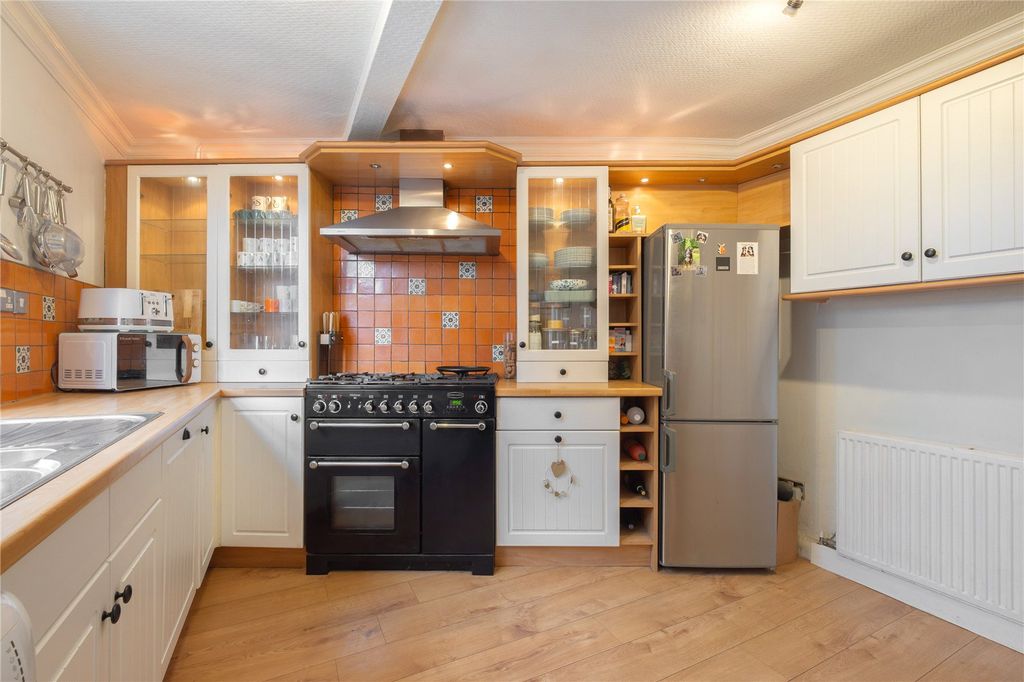 Property photo 3 of 20 Breakfast Kitchen
