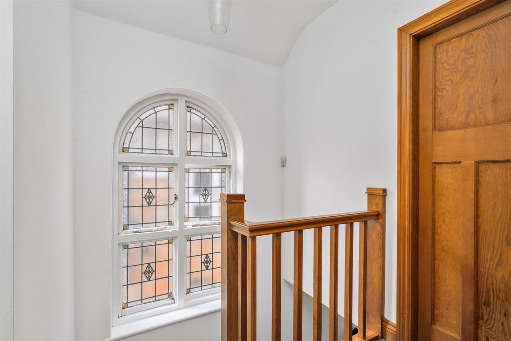 Property photo 2 of 12 73 Woodford Green Road_5.Jpg