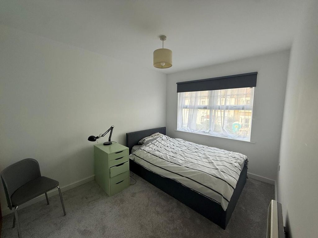Property photo 2 of 10 Bedroom