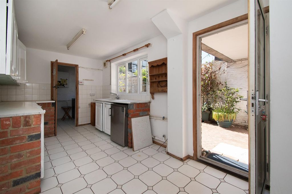 Property photo 3 of 24 Kitchen