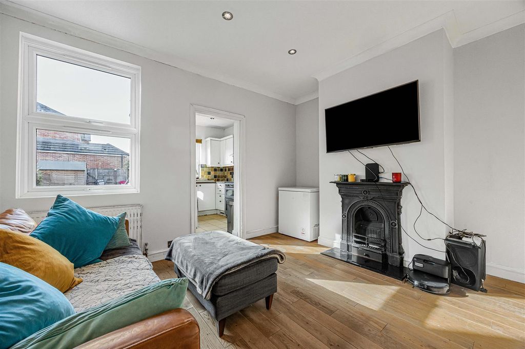 Property photo 3 of 17 Dining Area