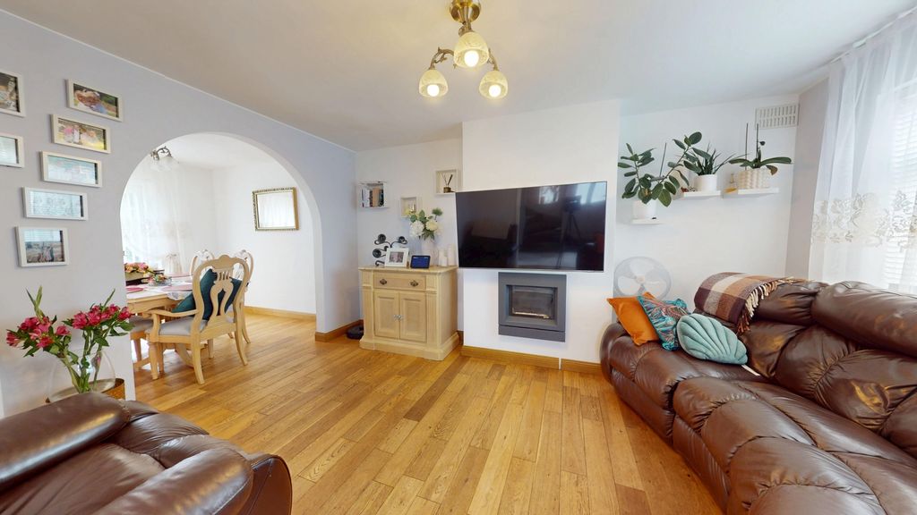 Property photo 3 of 15 Photo 12