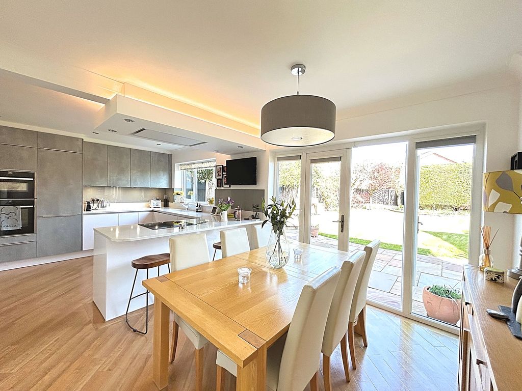 Property photo 2 of 31