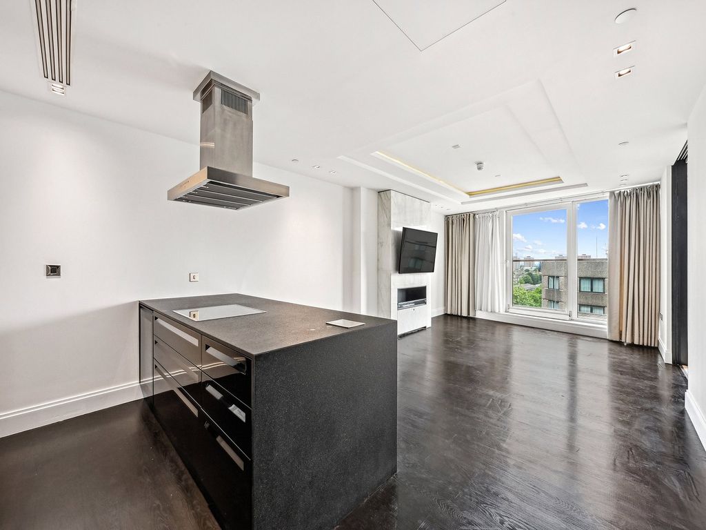 Property photo 1 of 11 Charles House