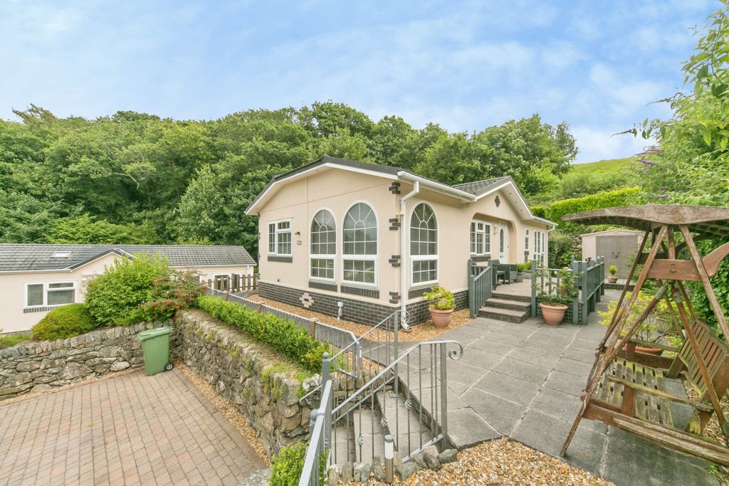 Property photo 2 of 15 Approach