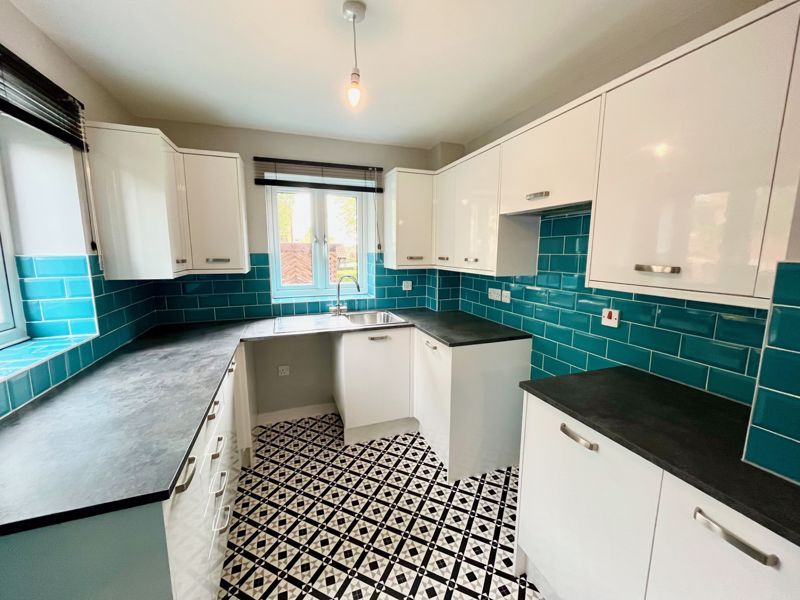 Property photo 2 of 10 Kitchen