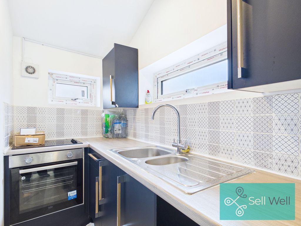 Property photo 2 of 14 Kitchen