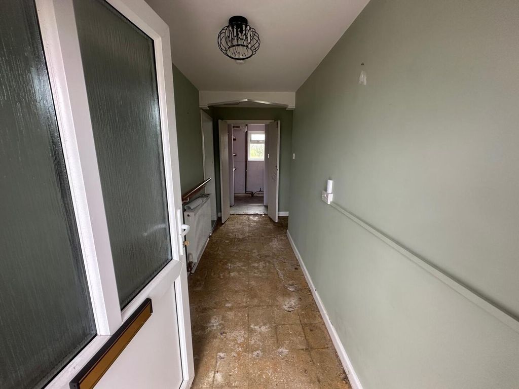 Property photo 3 of 18 Hallway