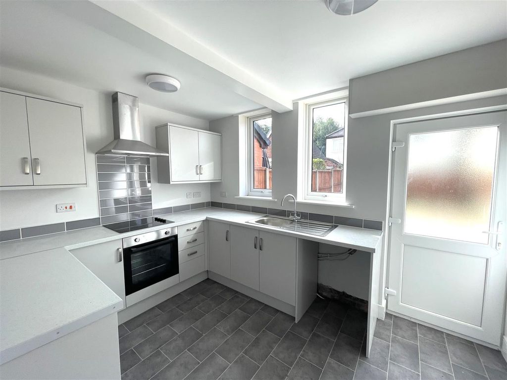 Property photo 1 of 10 Kitchen 3.Jpeg