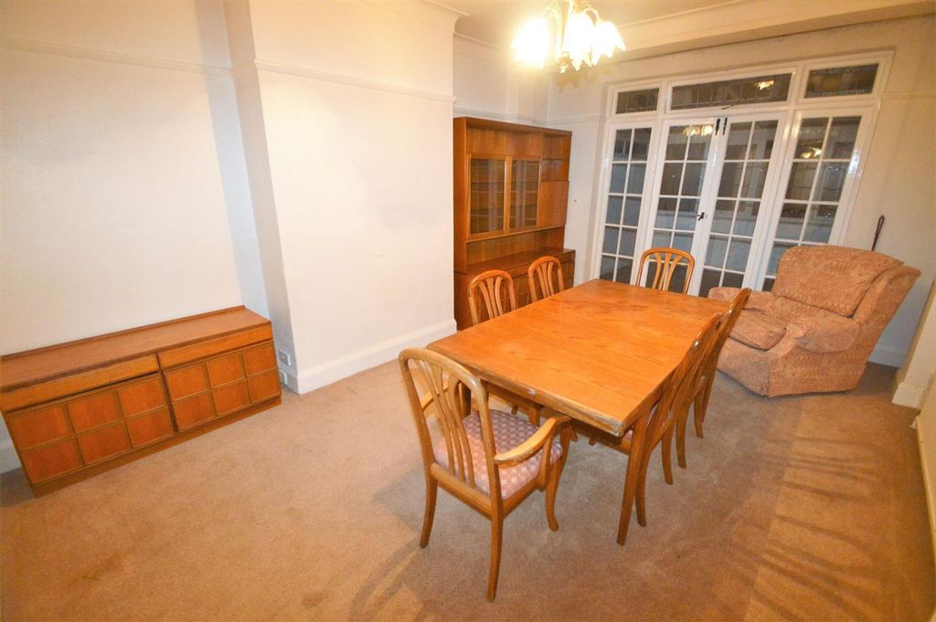 Property photo 3 of 11 Dining Area