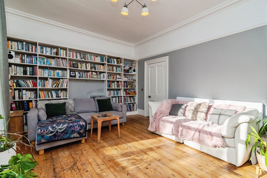 Property photo 3 of 17 Photo