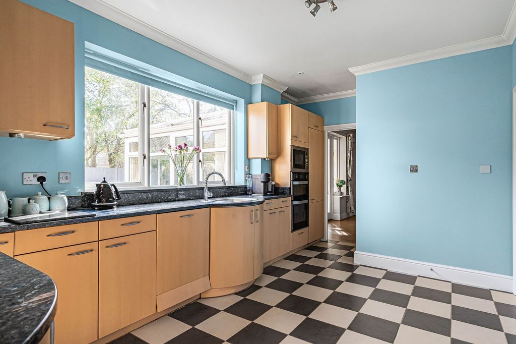 Property photo 2 of 29