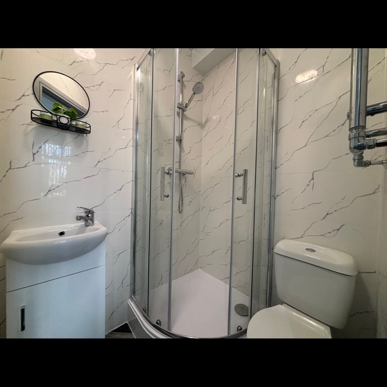 Property photo 3 of 7 Stunning Ensuite