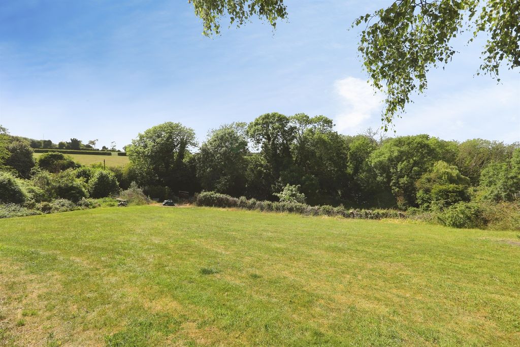 Property photo 2 of 27